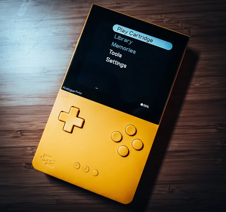 Imagem de Analogue Pocket — Analogue Pocket in Yellow (53367343185)